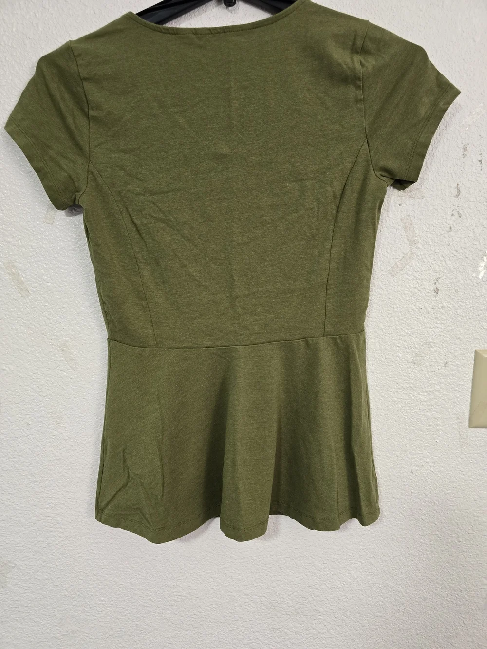 Isaac Mizrahi Olive Green Short Sleeve Peplum Scoop Neck Top